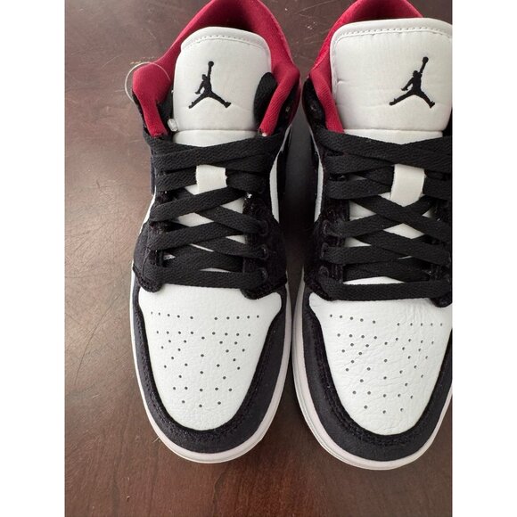 NWT Women’s Nike Air Jordan 1 Low SE 'Velvet Black Toe' Size 7.5 - Picture 3 of 6